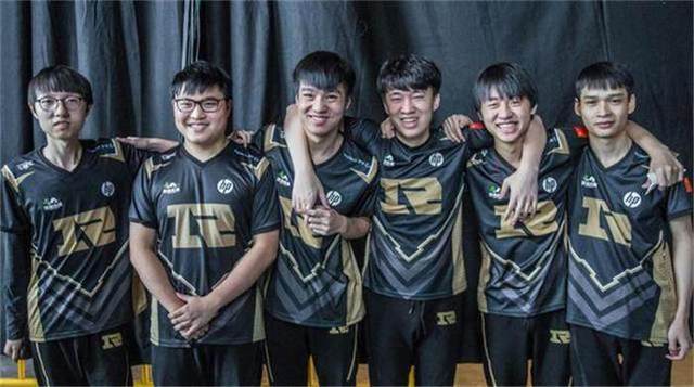 科菲以一份训练合同加盟雄鹿，结束6年快船生涯，联盟真无情